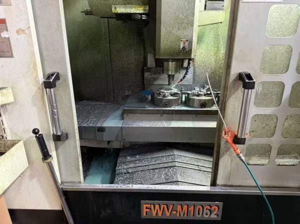 西安工厂同款两台2017年佛威1060加工中心 佛威1062加.