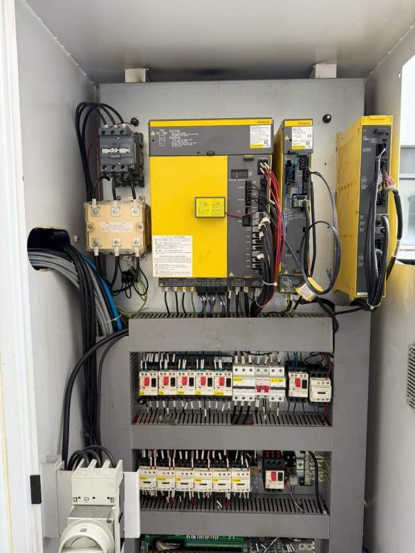 已售1台同款还有3台普拉迪pyc4500带320谭兴四轴。铸件.