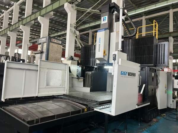 南通国盛3022龙门加工中心，工作台3000/1800mm，门宽2.