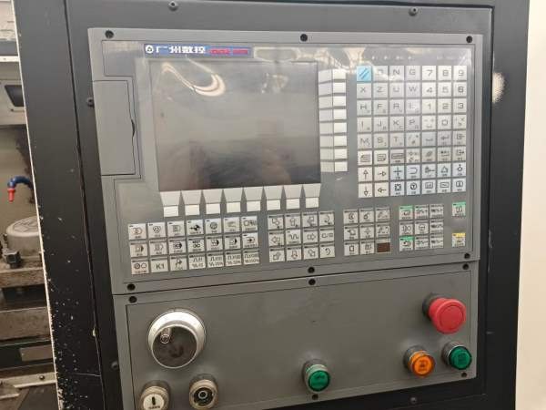 出售重庆二机2018年产，C2-6150X1000数控车，广数系统.