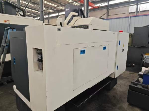 出售重庆二机2018年产，C2-6150X1000数控车，广数系统.