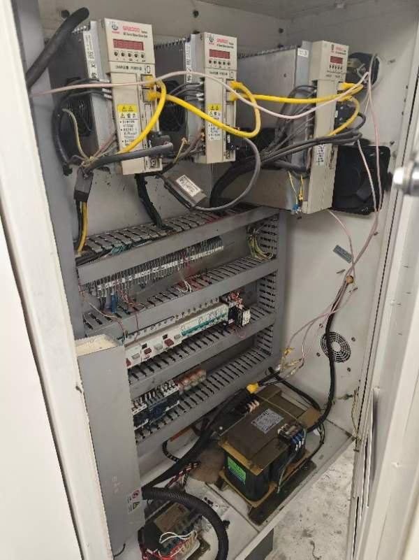 出售重庆二机2018年产，C2-6150X1000数控车，广数系统.