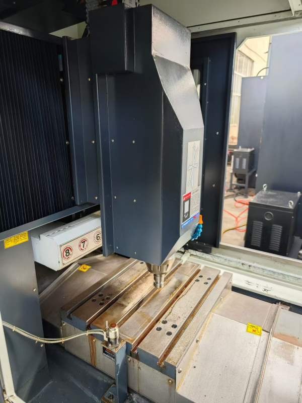 扬森 YS601A-H1雕铣机，工作台mm，三轴行程X600/Y500/.