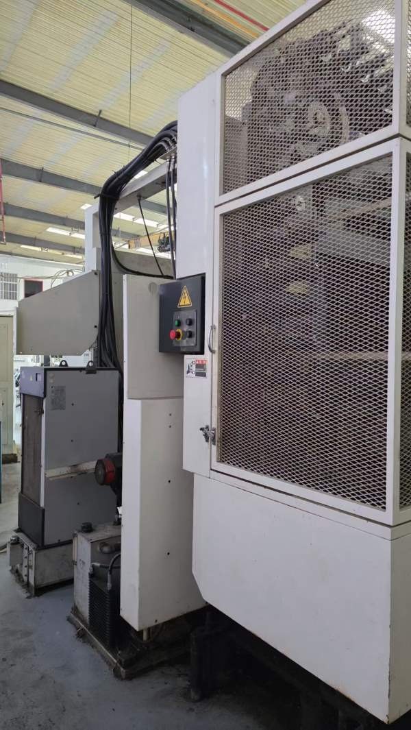 新泻800卧加，日本原装进口，双工位，双伺服刀库62把.