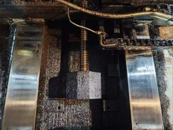 新到一台台湾友佳NBP800A加工中心，发那科系统，@尔发.