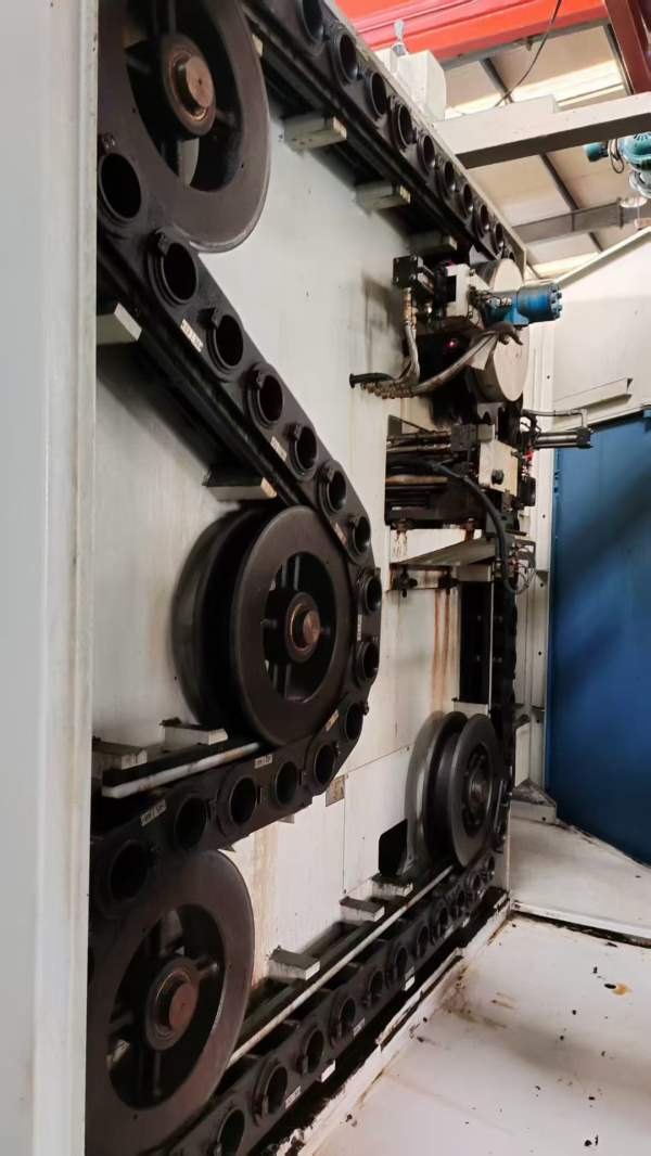 台湾大立630卧加，回转交换双工位，BT50齿轮头，三轴.