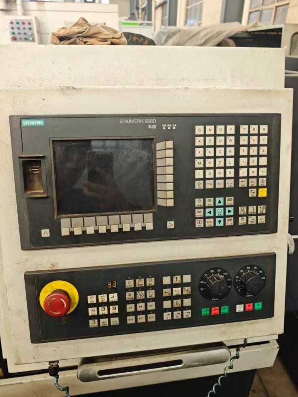 4065小数控车俩台，西门子系统