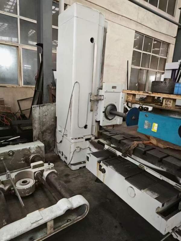 出售一台原装进口镗床，镗杆直径80，工作台1100x1400.