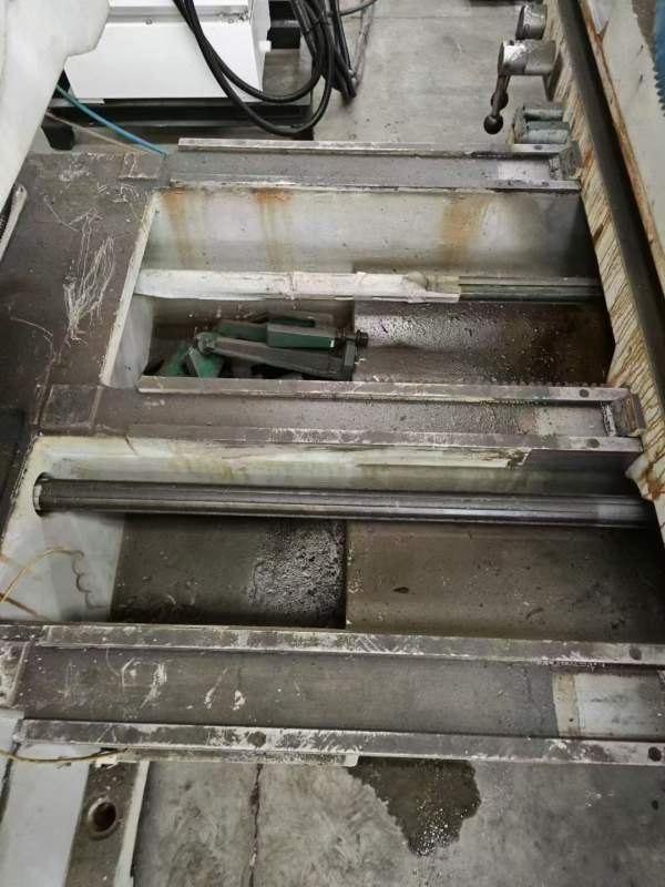 出售一台原装进口镗床，镗杆直径80，工作台1100x1400.