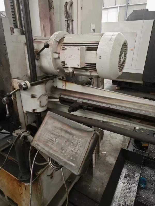 出售一台原装进口镗床，镗杆直径80，工作台1100x1400.