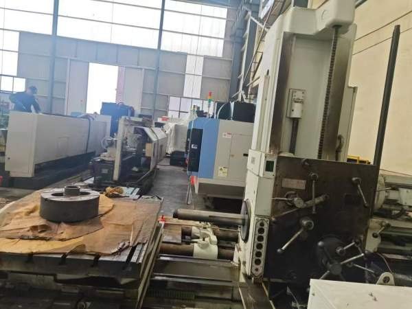 出售德国沙尔曼95年产卧式镗床，后改数显，镗杆直径80.