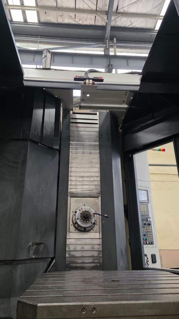 纽威1米单工位卧加。型号HM1006H单工位卧加，发那科系.