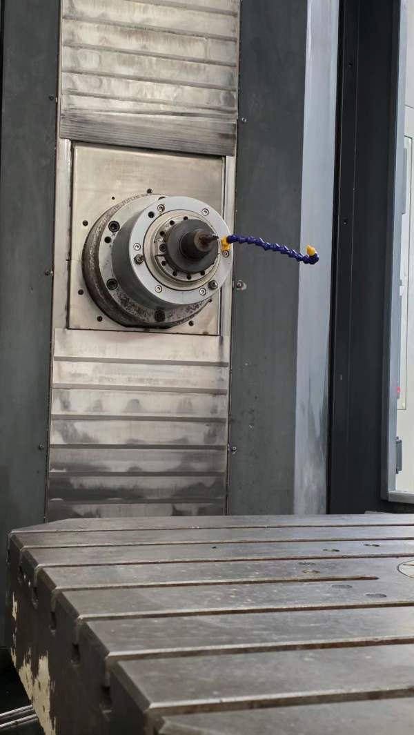 纽威1米单工位卧加。型号HM1006H单工位卧加，发那科系.