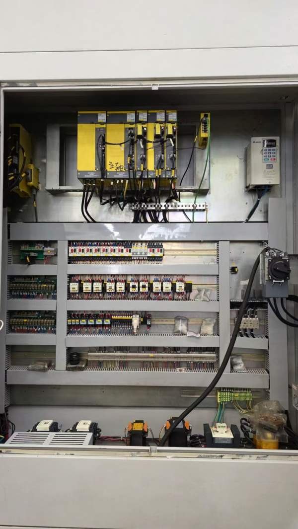 纽威1米单工位卧加。型号HM1006H单工位卧加，发那科系.