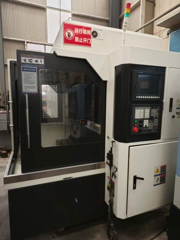 厦门扬森 YS601A-H1雕铣机，工作台mm，三轴行程X600/Y.