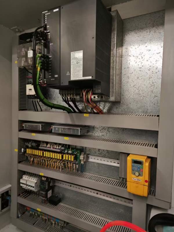 扬森1160立加，同款3台，，BT40主轴转速10000转，三轴.