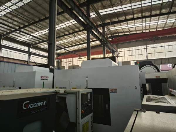 扬森1160立加，同款3台，，BT40主轴转速10000转，三轴.