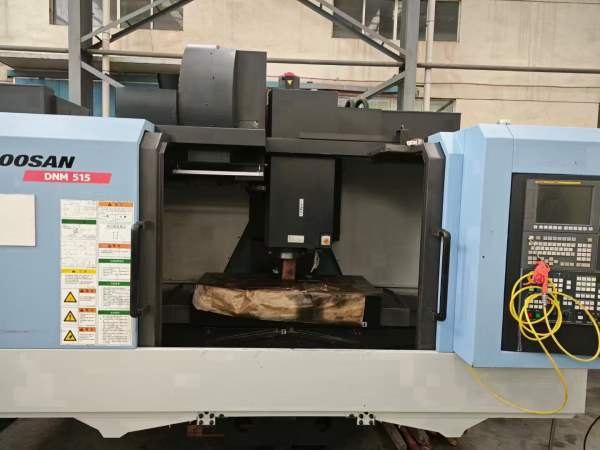 出售两台斗山515加工中心，30把刀库，行程1020/510/62.