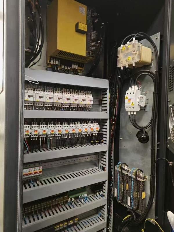 出售两台斗山515加工中心，30把刀库，行程1020/510/62.