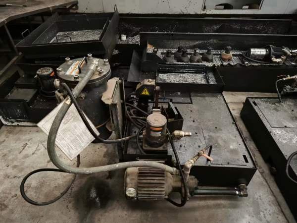 出售两台斗山515加工中心，30把刀库，行程1020/510/62.