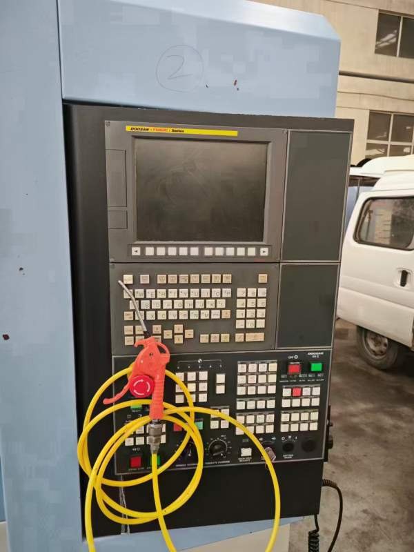 出售两台斗山515加工中心，30把刀库，行程1020/510/62.