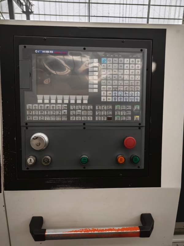 重庆二机6150数控车床，长度1米，广数980tdi系统，导.