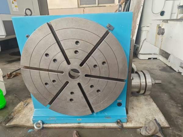 出售2016年烟台三立630数控转台一个，立卧两用，安装.