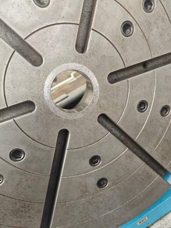 出售2016年烟台三立630数控转台一个，立卧两用，安装.