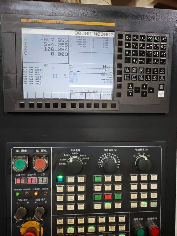 刚刚买下纽威3018龙门五面体加工中心 方滑枕 全自动角.