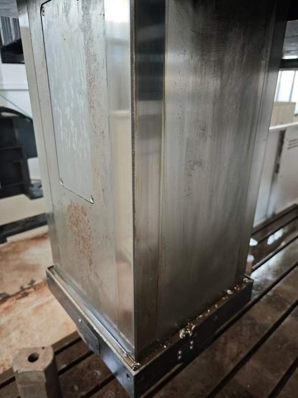 刚刚买下纽威3018龙门五面体加工中心 方滑枕 全自动角.