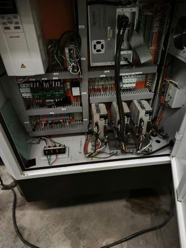 出售同款两台精品扬森600雕铣，安川驱动，BT30主轴240.