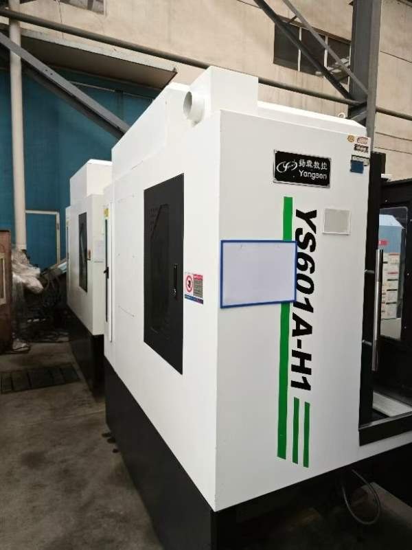 出售同款两台精品扬森600雕铣，安川驱动，BT30主轴240.