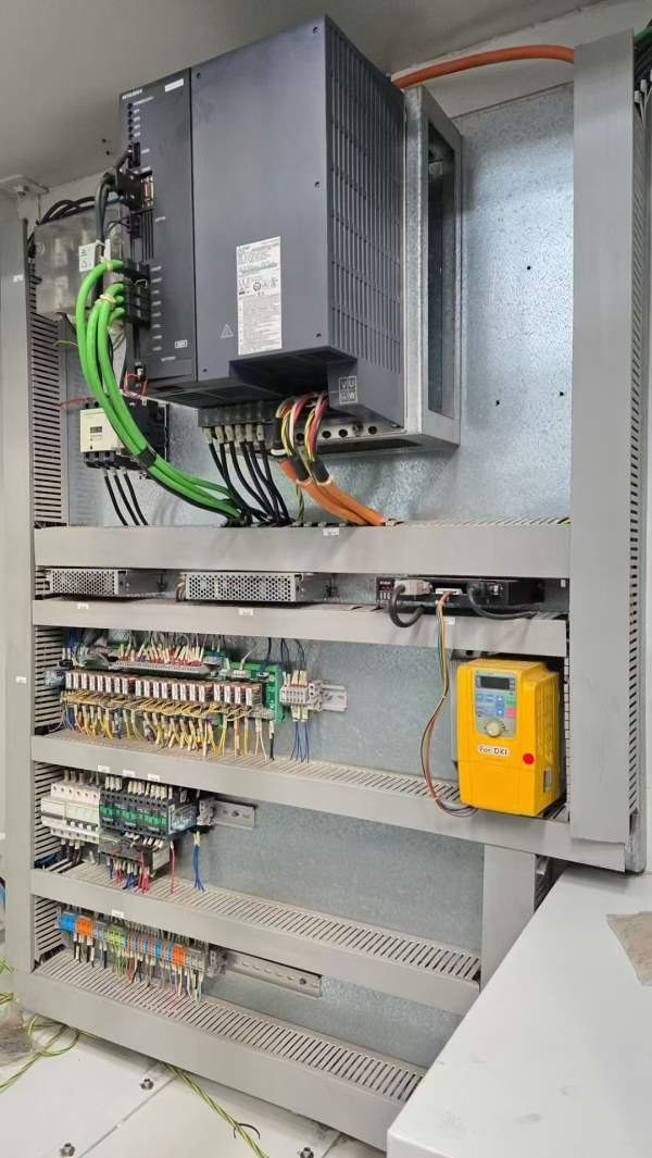 出售同款3台扬森YSV1160 立式加工中心三轴行程：00mm.