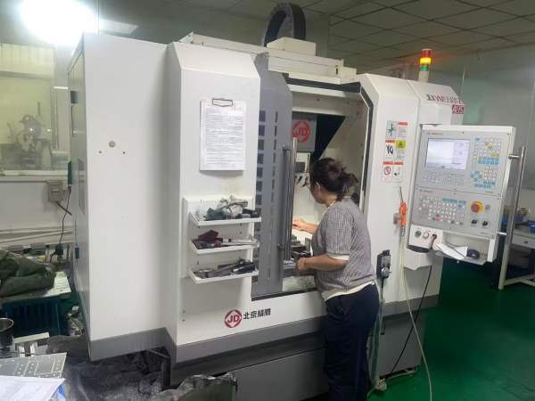 北京精雕550TZ一台