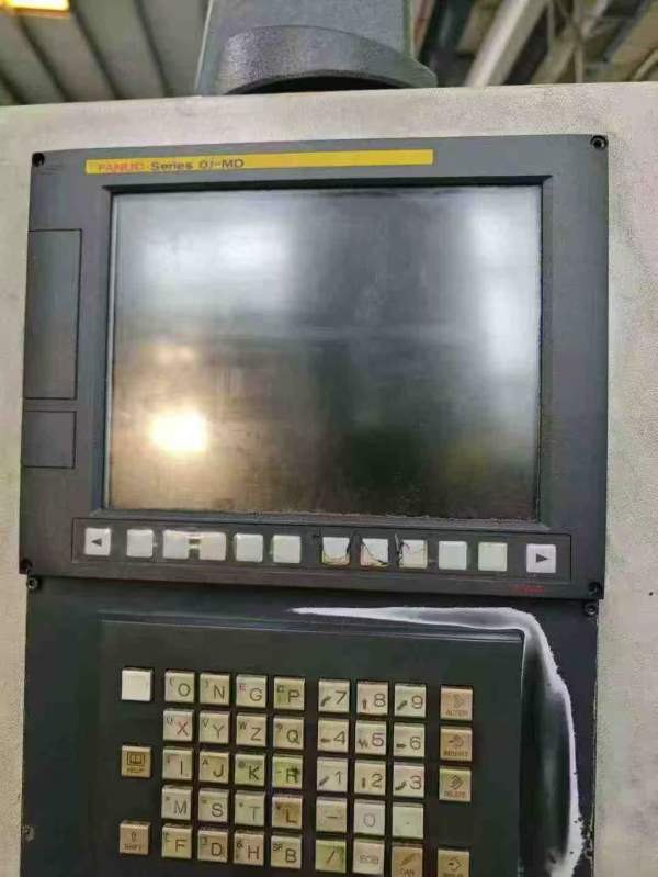 刚刚买下沈阳21100立式加工中心。工作台2.2米1米，三.