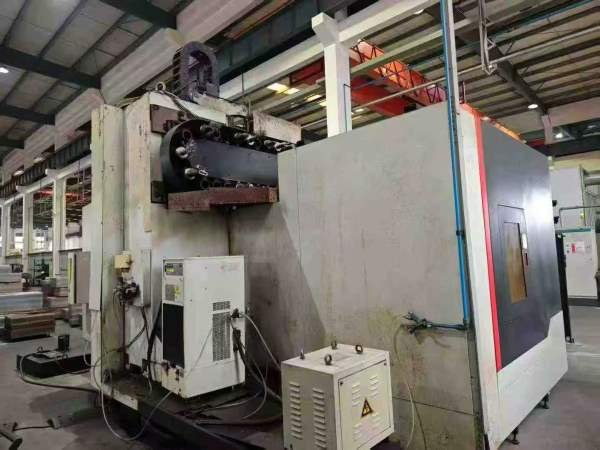 刚刚买下沈阳21100立式加工中心。工作台2.2米1米，三.