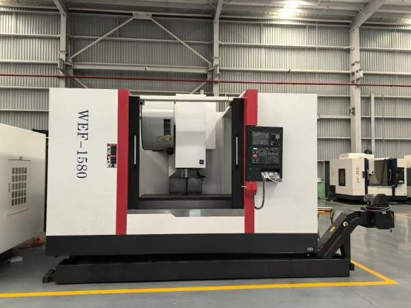 全新的1580两线一硬BT50主轴6000转，Y轴4条导轨，带链.