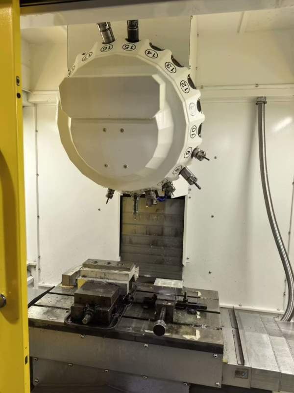 工厂在位良将巨玛2024年9.9成新T7钻攻中心一台，三菱8.