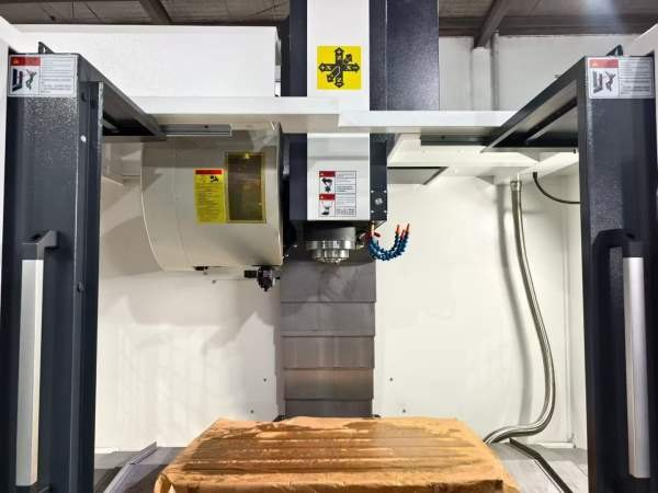 后两台全新小巨人855加工中心，三菱M80系统，B T40主.