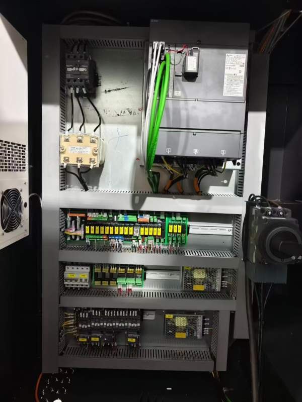 后两台全新小巨人855加工中心，三菱M80系统，B T40主.