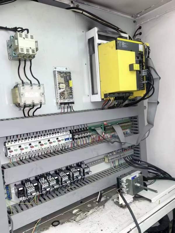 价格不贵1370数控铣床一台，三轴线轨，BT40主轴/8000.