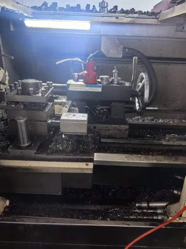 精品2021年正宗云南一机50数控车床，82mm主轴孔，2580.