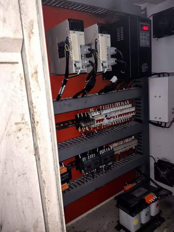 精品2021年正宗云南一机50数控车床，82mm主轴孔，2580.