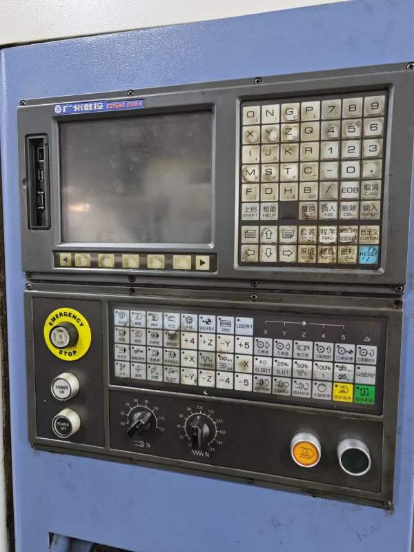 刚刚买下南京尚准640加工中心，三线轨，广数系统，精.
