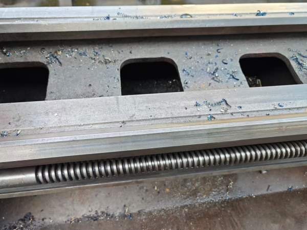 刚刚到货:精品宝鸡CS6150C3米车床，主轴孔105c，低价.