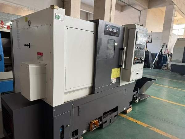 台湾程泰GLS200数控车床10寸选配卡盘12工位重型伺服刀.