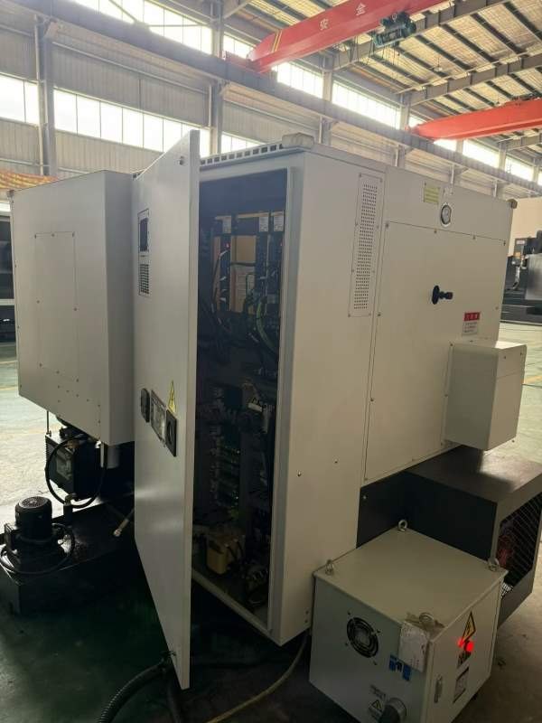 台湾程泰GLS200数控车床10寸选配卡盘12工位重型伺服刀.