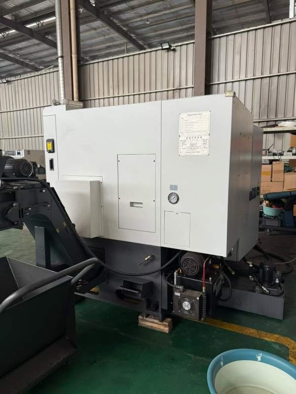 台湾程泰GLS200数控车床10寸选配卡盘12工位重型伺服刀.