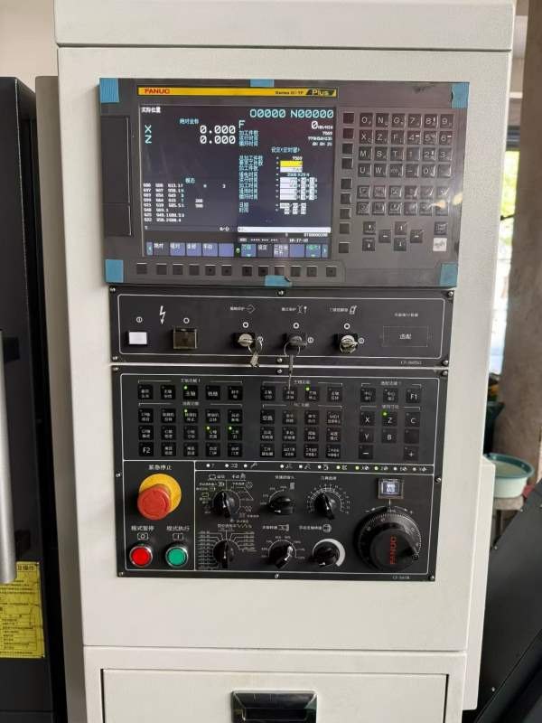 台湾程泰GLS200数控车床10寸选配卡盘12工位重型伺服刀.