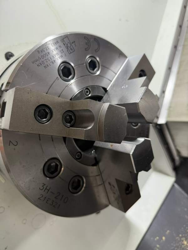 台湾程泰GLS200数控车床10寸选配卡盘12工位重型伺服刀.